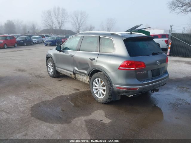 WVGRF7BP9HD006887  volkswagen touareg 2017 IMG 2