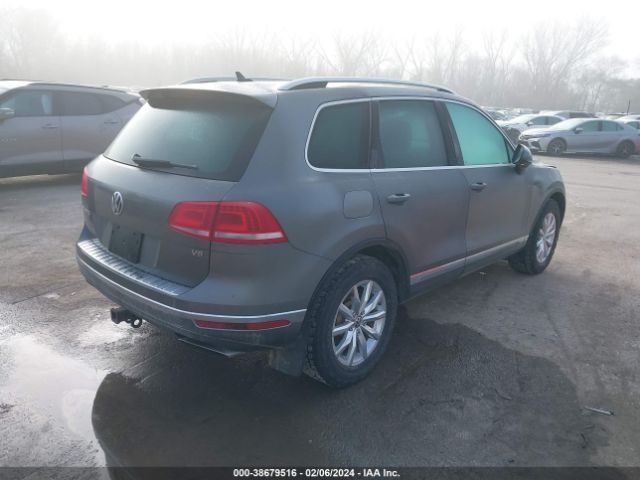 WVGRF7BP9HD006887  volkswagen touareg 2017 IMG 3