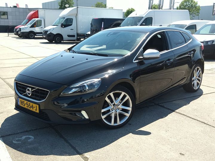 YV1MV7431G2322879  volvo v40 2015 IMG 0