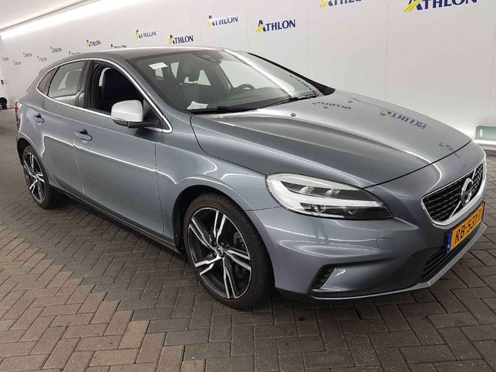 YV1MV7980J2472693  volvo v40 2017 IMG 2