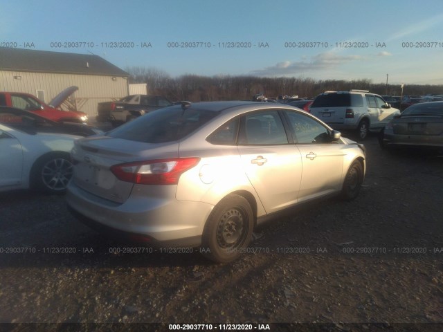1FAHP3F27CL381749  ford focus 2012 IMG 3
