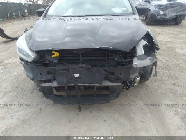 1FADP3E28JL277588  ford focus 2018 IMG 5