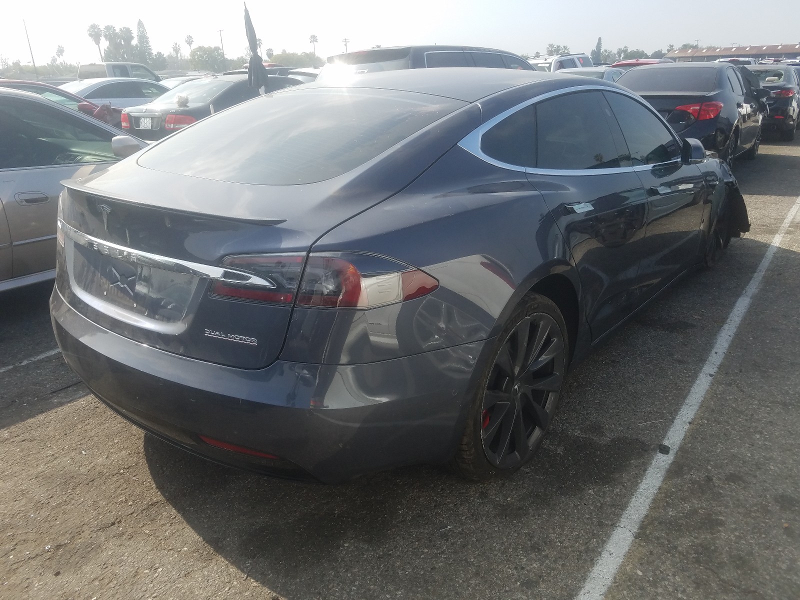 5YJSA1E46LF400643  - Tesla Model S 2020 IMG - 4 